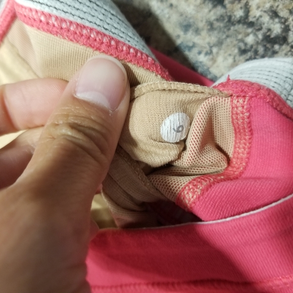 Lululemon pink sports bra size 6 - Picture 3 of 3